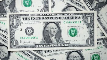 Mengungkap Alasan Kenapa Dollar Menjadi Mata Uang Global: Memahami Hegemoni Finansial untuk Melindungi Kekayaan Anda